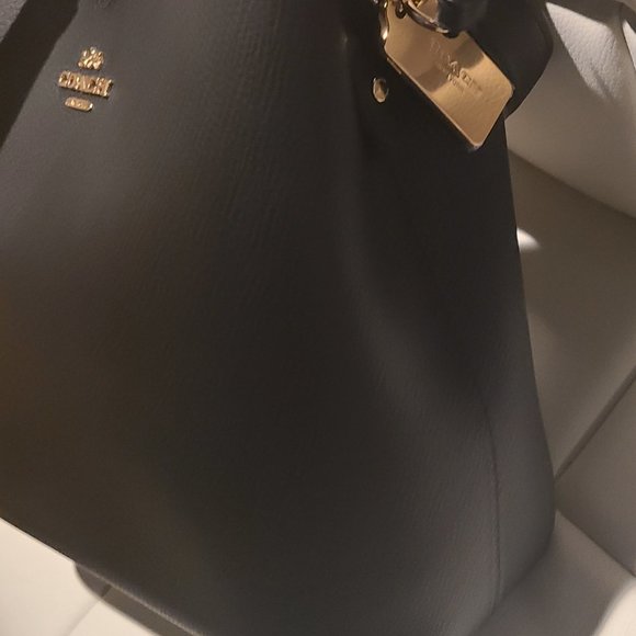 Trendy Coach large Town bucket bag in pebble leather black and gold, interior :… - Picture 2 of 8